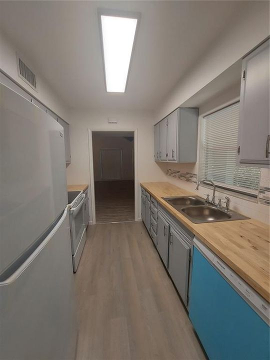 For Sale: $369,900 (3 beds, 2 baths, 1520 Square Feet)