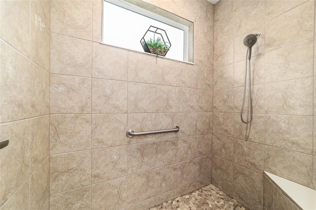 En Venta: $424,900 (3 camas, 2 baños, 2118 Pies cuadrados)