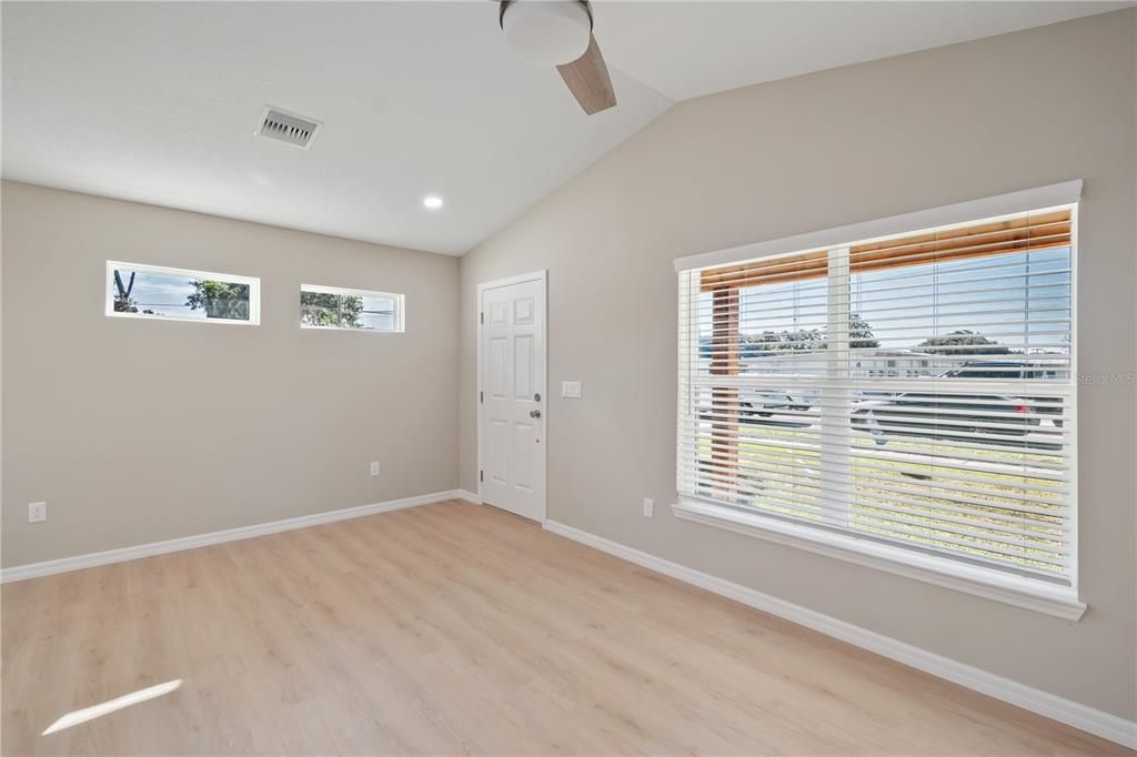 For Rent: $1,750 (3 beds, 2 baths, 1161 Square Feet)