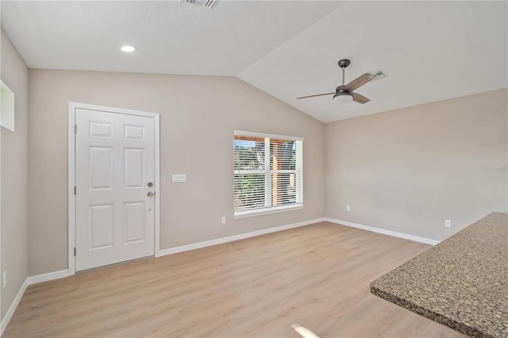 For Rent: $1,750 (3 beds, 2 baths, 1161 Square Feet)