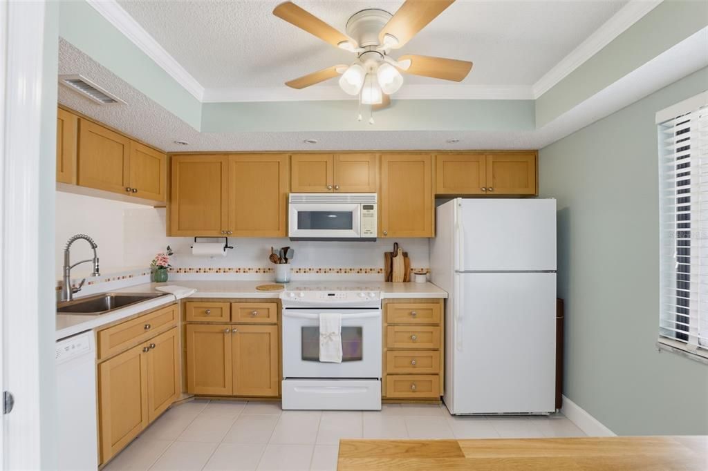 For Sale: $200,000 (2 beds, 2 baths, 1094 Square Feet)