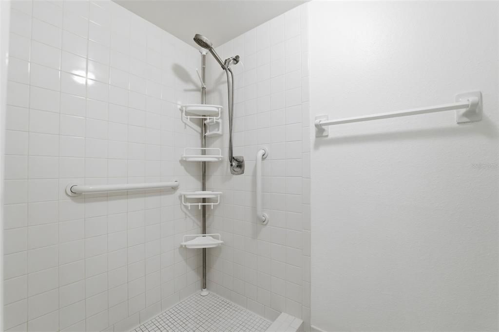 For Sale: $200,000 (2 beds, 2 baths, 1094 Square Feet)