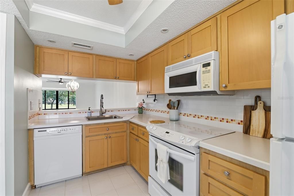 For Sale: $200,000 (2 beds, 2 baths, 1094 Square Feet)