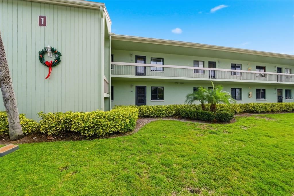 For Sale: $200,000 (2 beds, 2 baths, 1094 Square Feet)