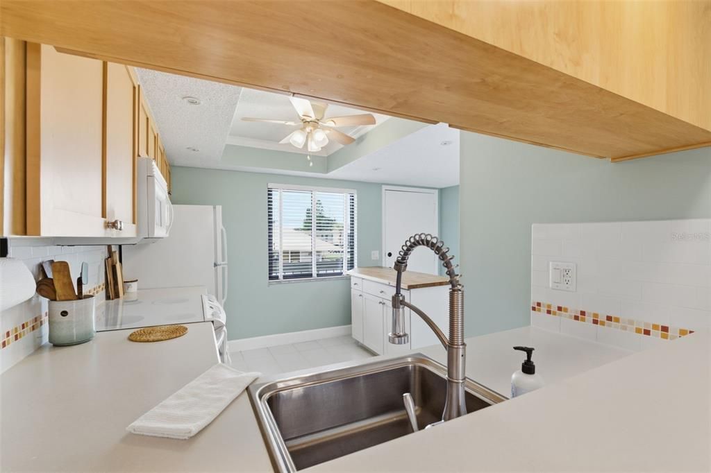 For Sale: $200,000 (2 beds, 2 baths, 1094 Square Feet)