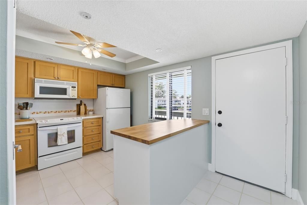 For Sale: $200,000 (2 beds, 2 baths, 1094 Square Feet)