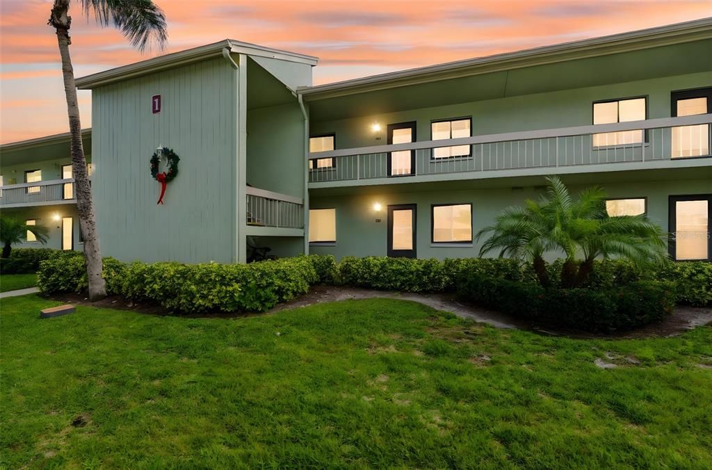 For Sale: $200,000 (2 beds, 2 baths, 1094 Square Feet)