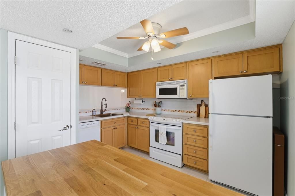 For Sale: $200,000 (2 beds, 2 baths, 1094 Square Feet)