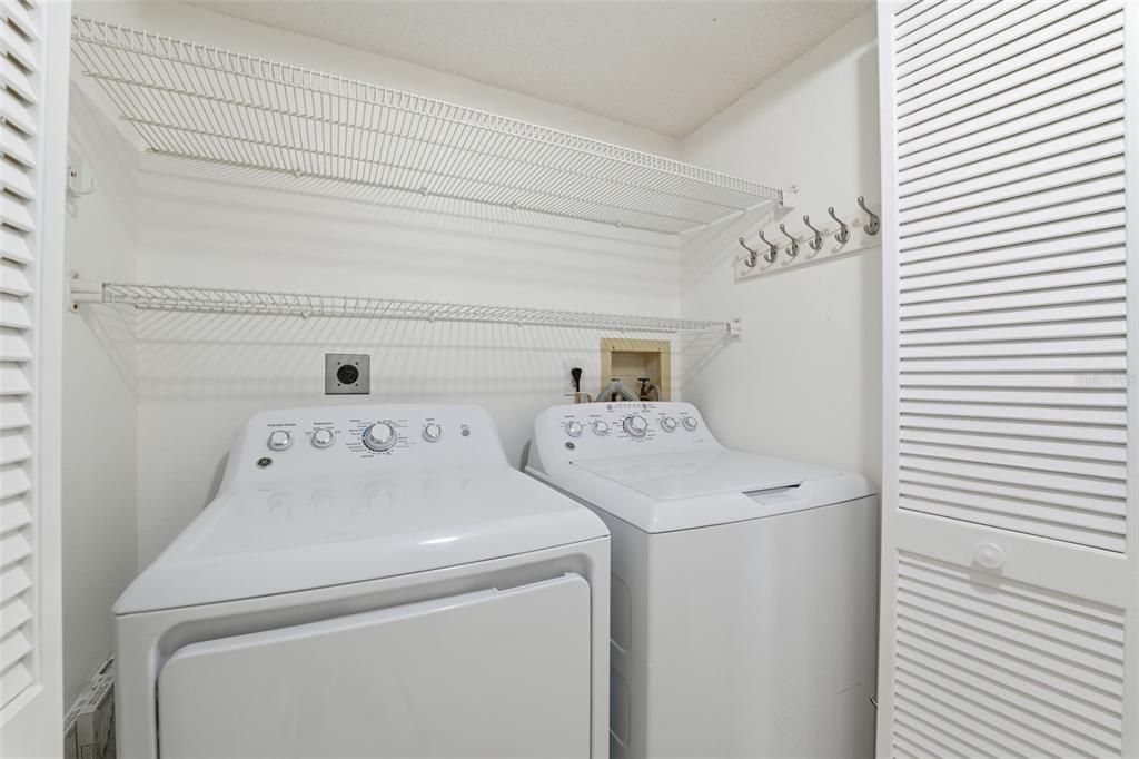 For Sale: $200,000 (2 beds, 2 baths, 1094 Square Feet)