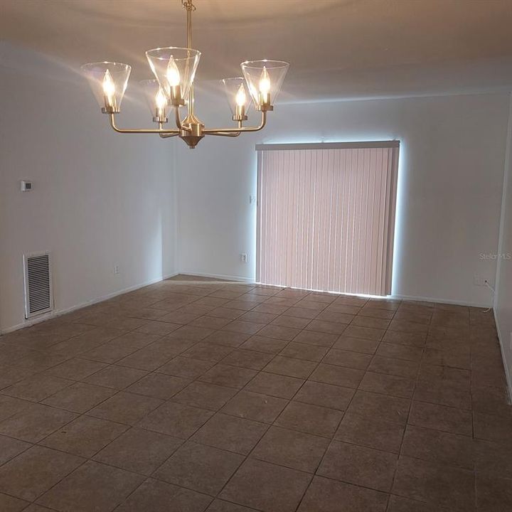 出租: $2,100 (3 贝兹, 1 浴室, 1448 平方英尺)