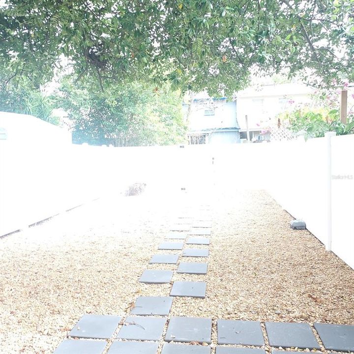 出租: $2,100 (3 贝兹, 1 浴室, 1448 平方英尺)