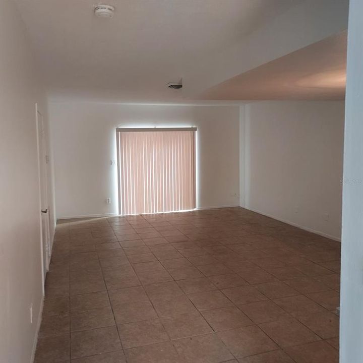 出租: $2,100 (3 贝兹, 1 浴室, 1448 平方英尺)