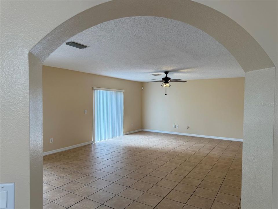 En Renta: $2,500 (4 camas, 2 baños, 2630 Pies cuadrados)