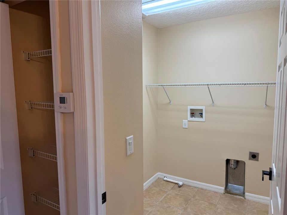 En Renta: $2,500 (4 camas, 2 baños, 2630 Pies cuadrados)