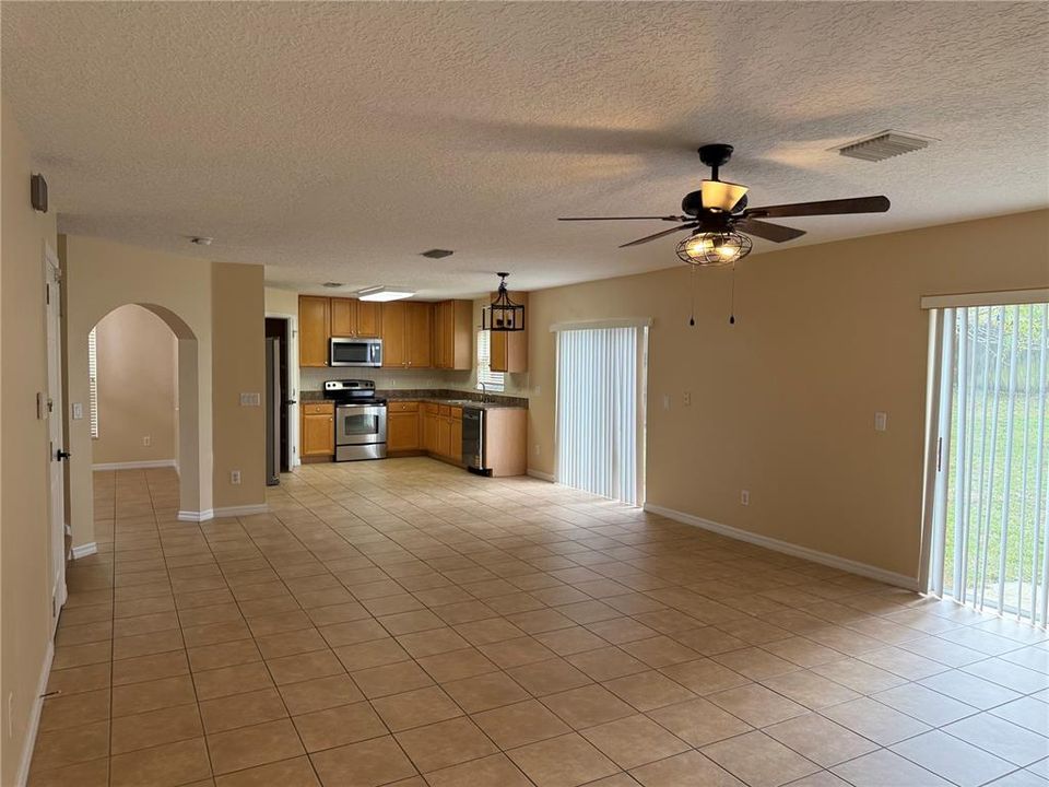 En Renta: $2,500 (4 camas, 2 baños, 2630 Pies cuadrados)