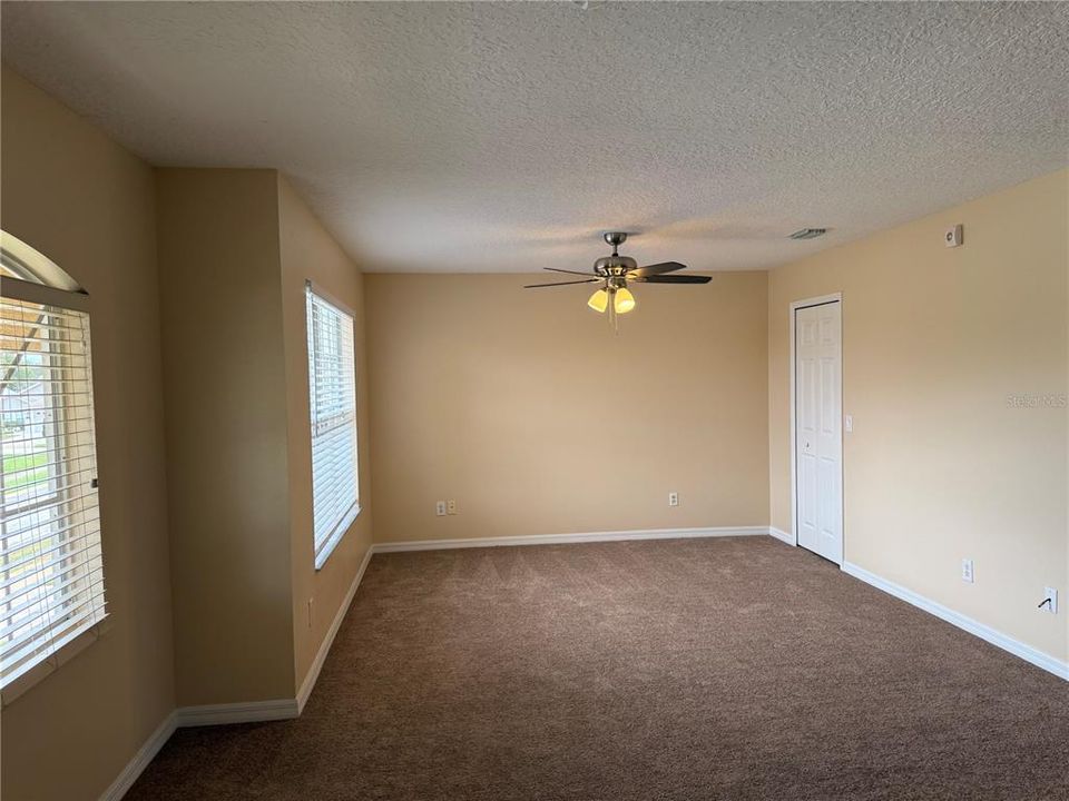 En Renta: $2,500 (4 camas, 2 baños, 2630 Pies cuadrados)