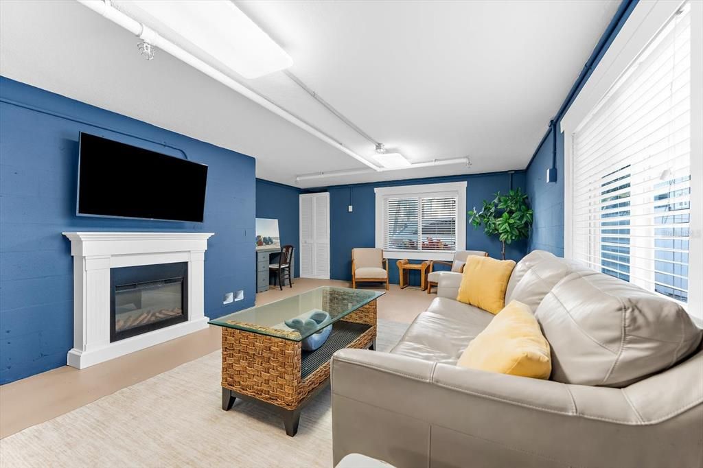 待售: $525,000 (2 贝兹, 2 浴室, 949 平方英尺)