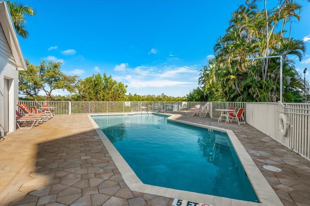 待售: $525,000 (2 贝兹, 2 浴室, 949 平方英尺)