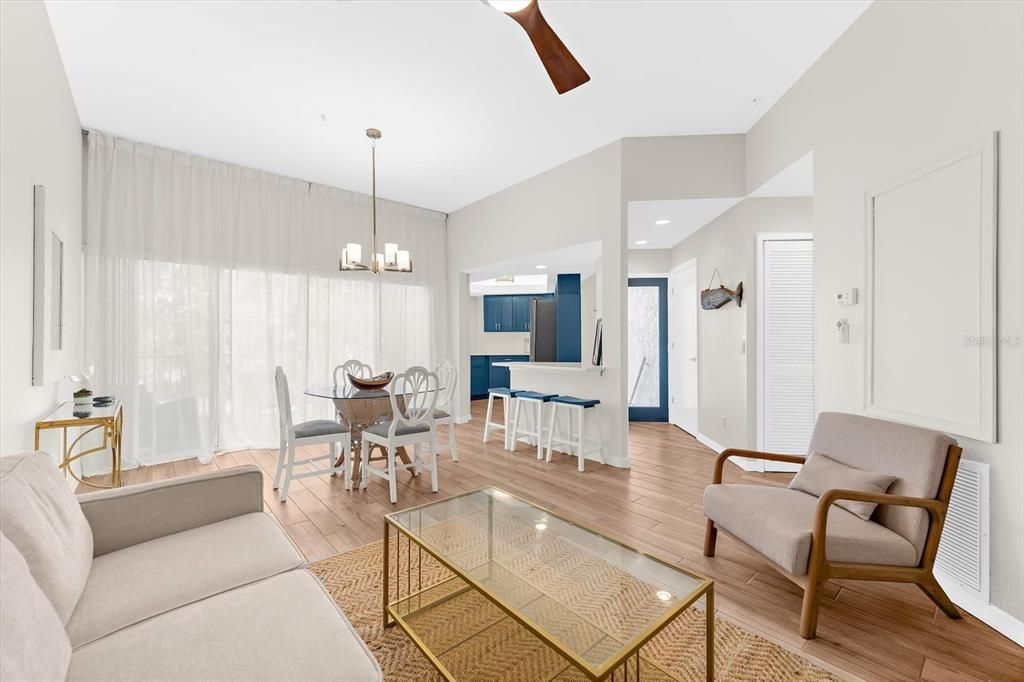 待售: $525,000 (2 贝兹, 2 浴室, 949 平方英尺)