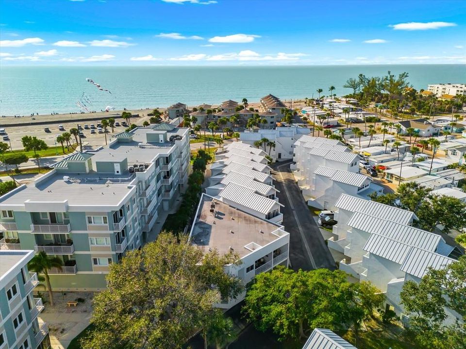 待售: $525,000 (2 贝兹, 2 浴室, 949 平方英尺)