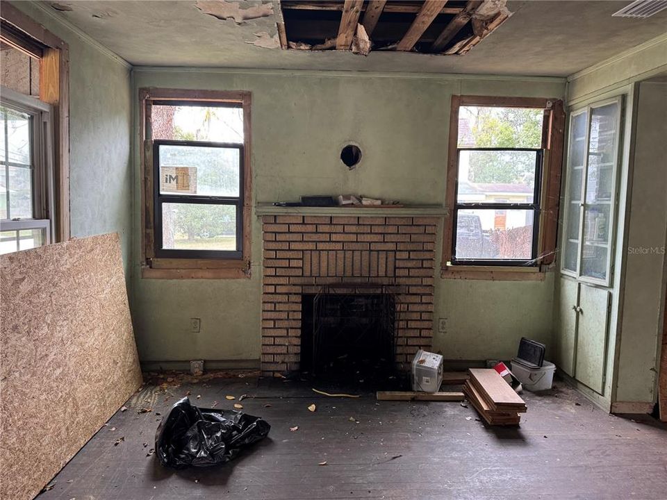 На продажу: $75,000 (3 спален, 1 ванн, 1356 Квадратных фут)