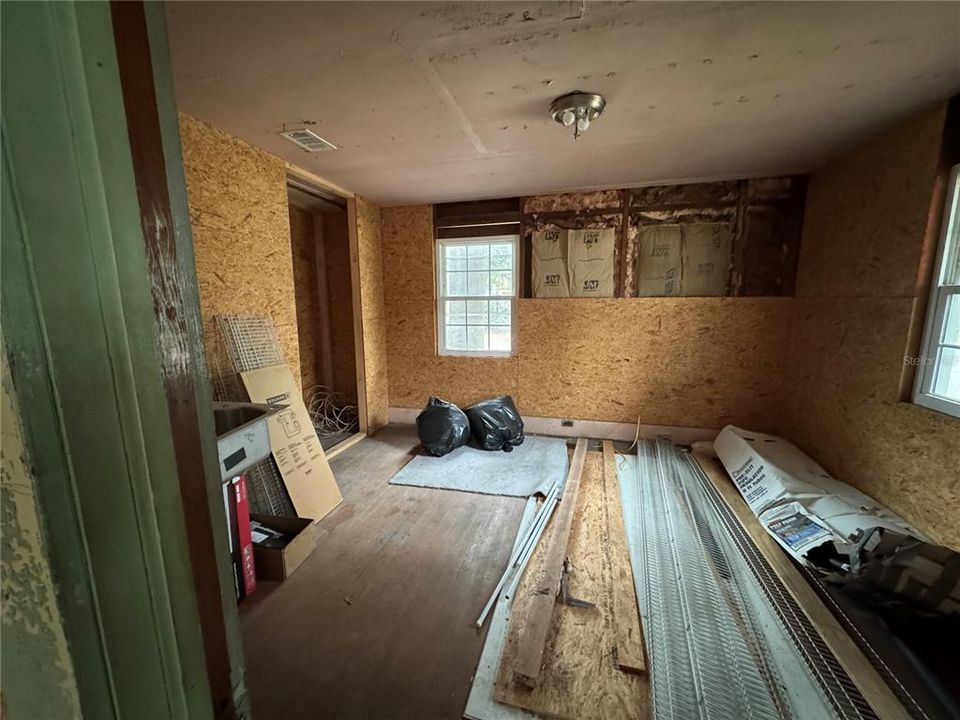 На продажу: $75,000 (3 спален, 1 ванн, 1356 Квадратных фут)