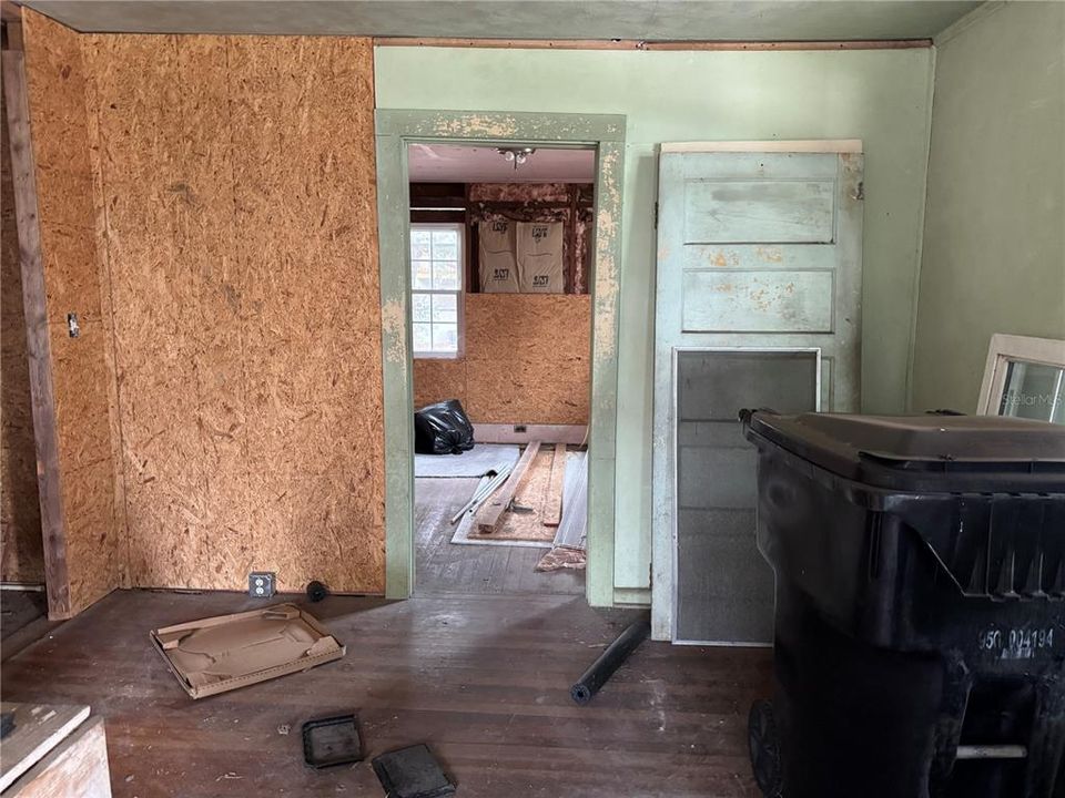 На продажу: $75,000 (3 спален, 1 ванн, 1356 Квадратных фут)