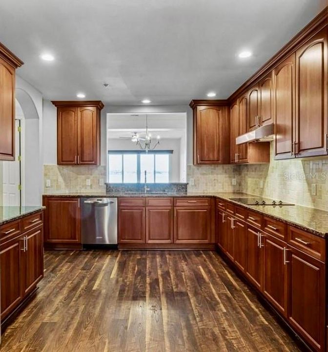 На продажу: $595,000 (3 спален, 2 ванн, 2162 Квадратных фут)