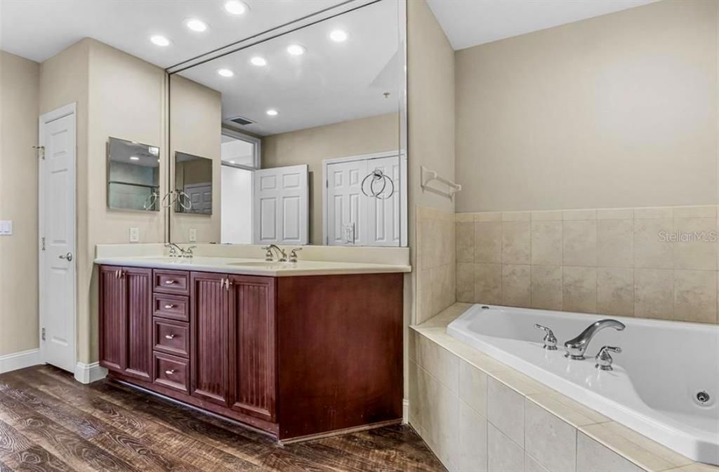 На продажу: $595,000 (3 спален, 2 ванн, 2162 Квадратных фут)