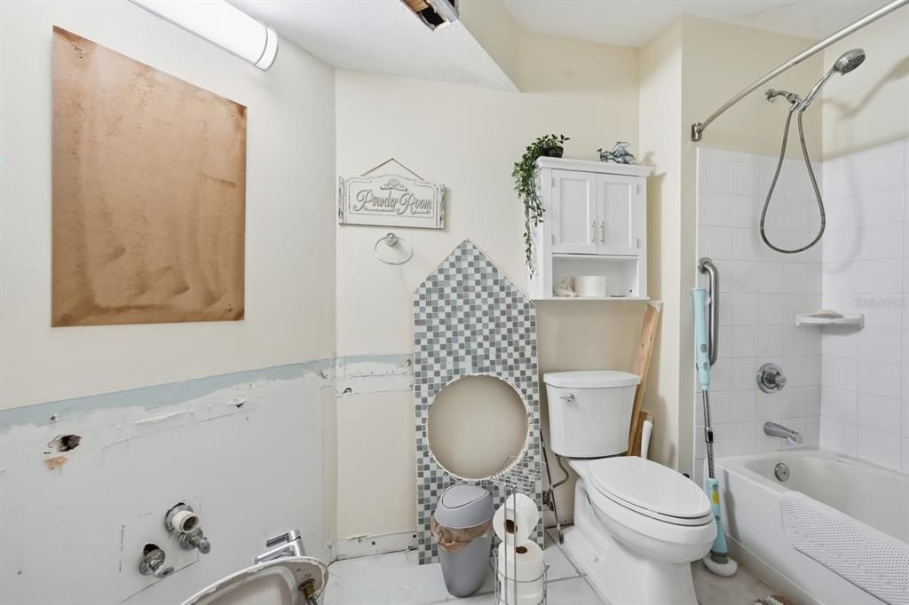 For Sale: $200,000 (3 beds, 2 baths, 1448 Square Feet)