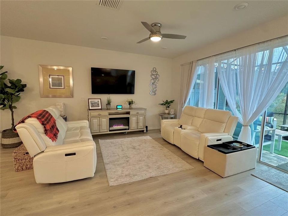 Active With Contract: $429,000 (3 beds, 2 baths, 2004 Square Feet)