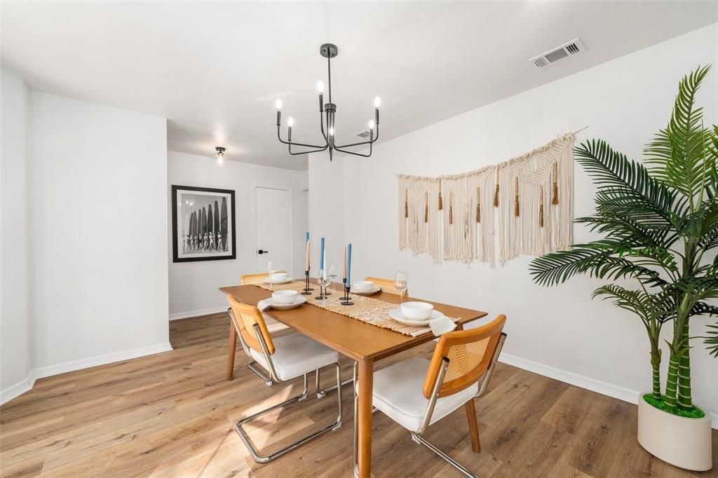 待售: $349,900 (3 贝兹, 2 浴室, 1558 平方英尺)