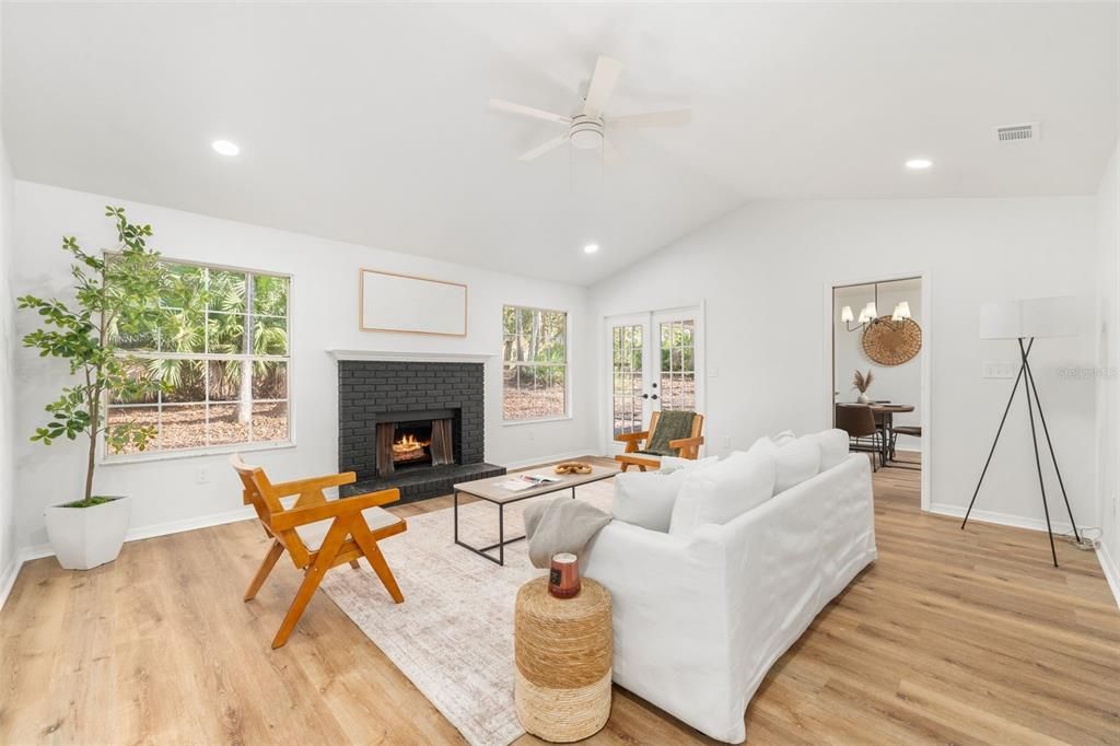 待售: $349,900 (3 贝兹, 2 浴室, 1558 平方英尺)