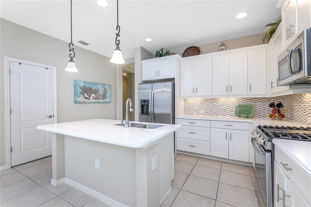 For Sale: $439,900 (3 beds, 2 baths, 1874 Square Feet)