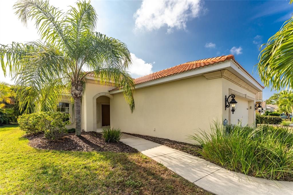 For Sale: $439,900 (3 beds, 2 baths, 1874 Square Feet)