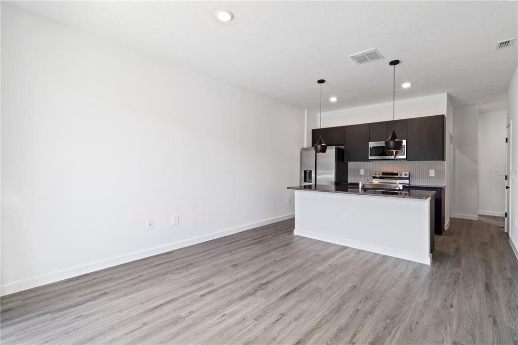 出租: $2,250 (3 贝兹, 3 浴室, 1360 平方英尺)