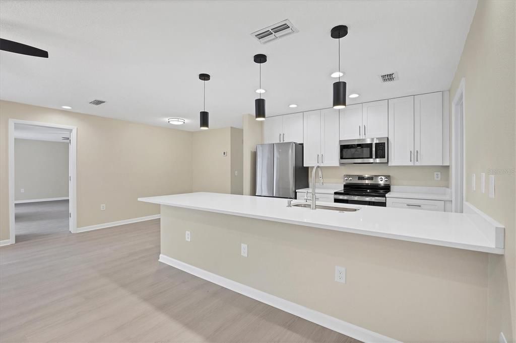 待售: $529,000 (4 贝兹, 2 浴室, 1948 平方英尺)