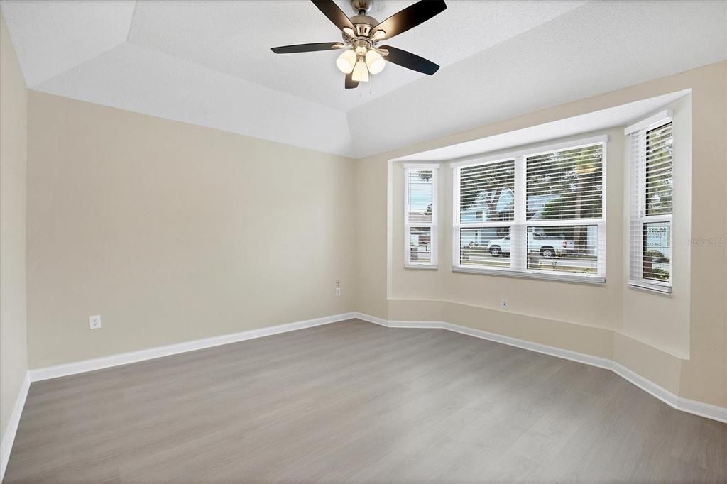 待售: $529,000 (4 贝兹, 2 浴室, 1948 平方英尺)