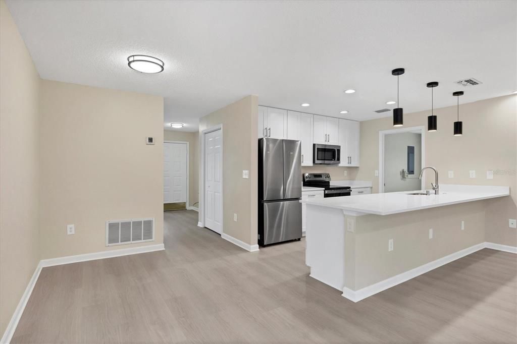 待售: $529,000 (4 贝兹, 2 浴室, 1948 平方英尺)