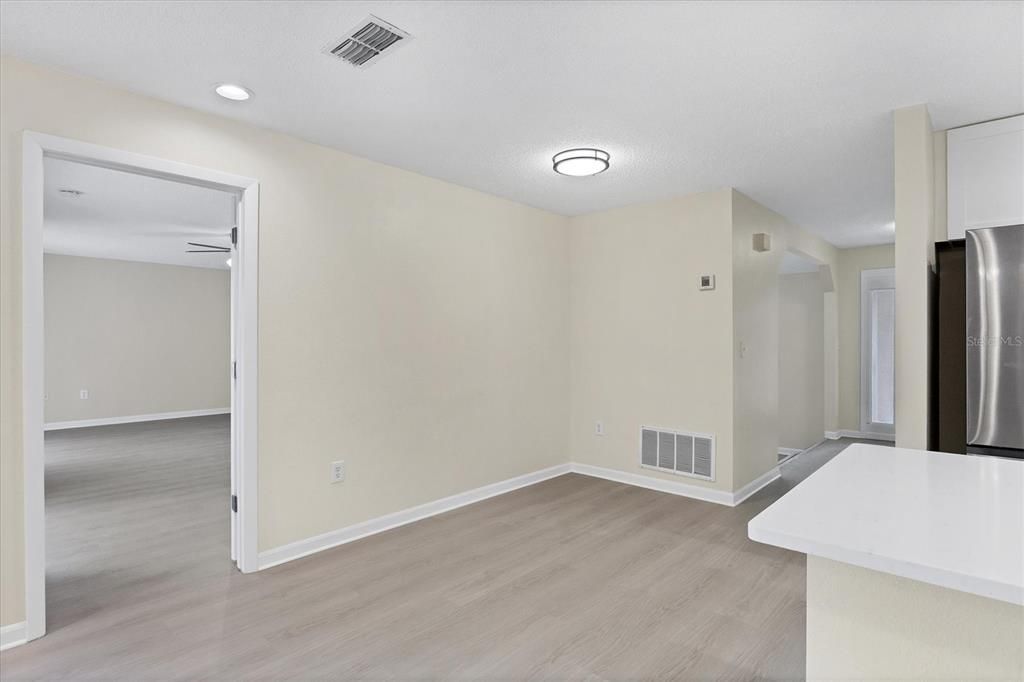 待售: $529,000 (4 贝兹, 2 浴室, 1948 平方英尺)