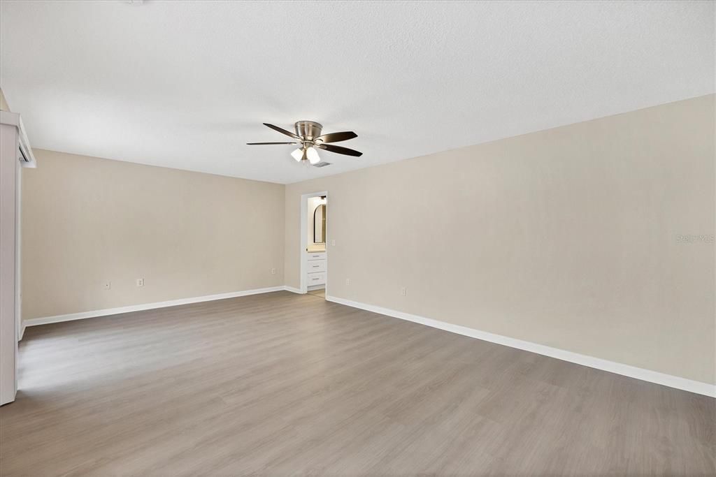 待售: $529,000 (4 贝兹, 2 浴室, 1948 平方英尺)