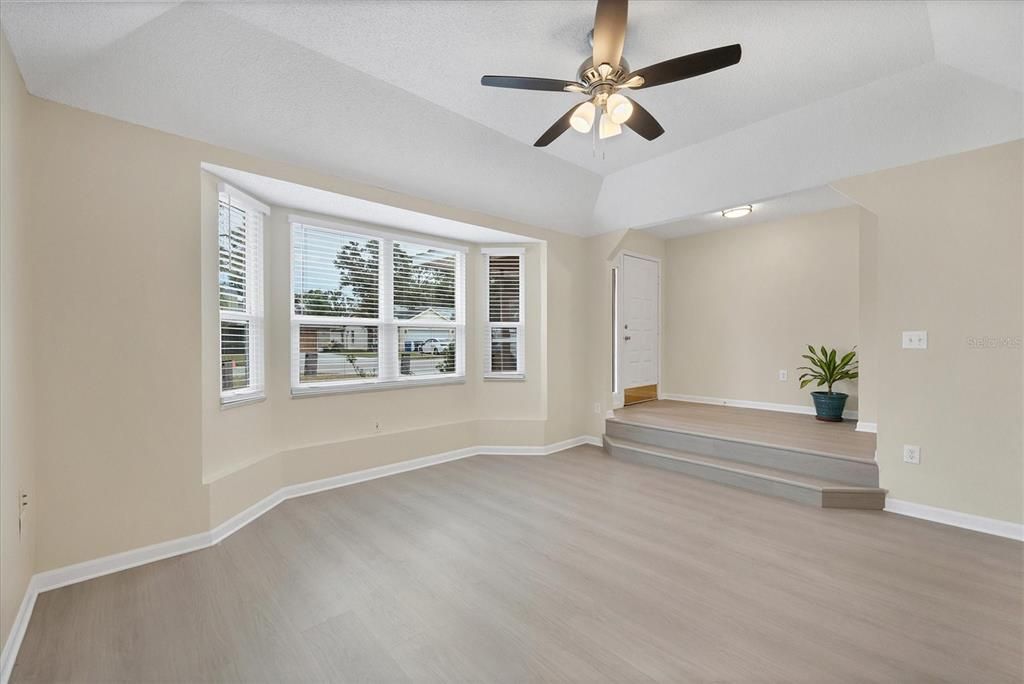 待售: $529,000 (4 贝兹, 2 浴室, 1948 平方英尺)