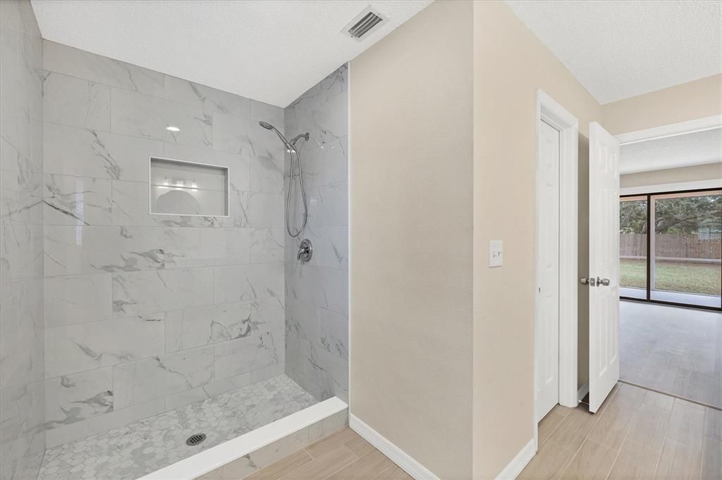 待售: $529,000 (4 贝兹, 2 浴室, 1948 平方英尺)