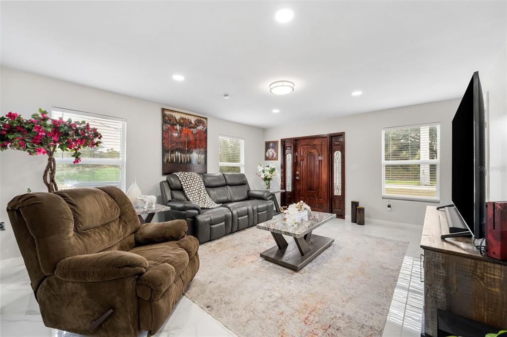 For Sale: $275,000 (3 beds, 3 baths, 1320 Square Feet)