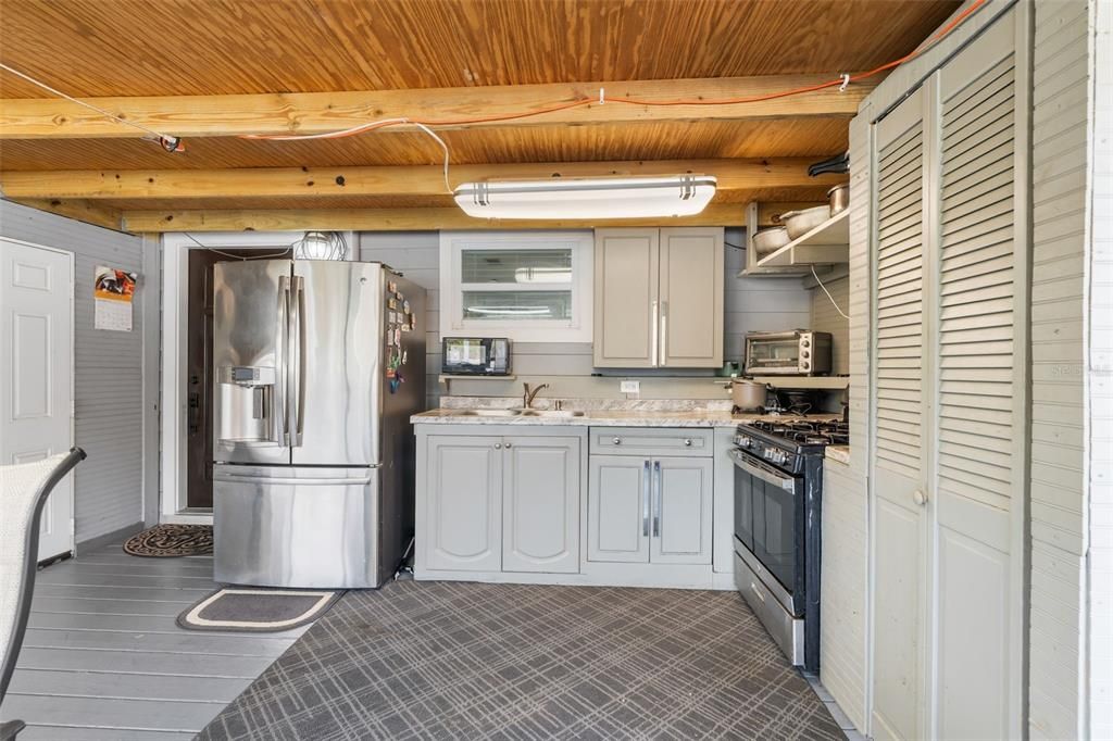 For Sale: $275,000 (3 beds, 3 baths, 1320 Square Feet)