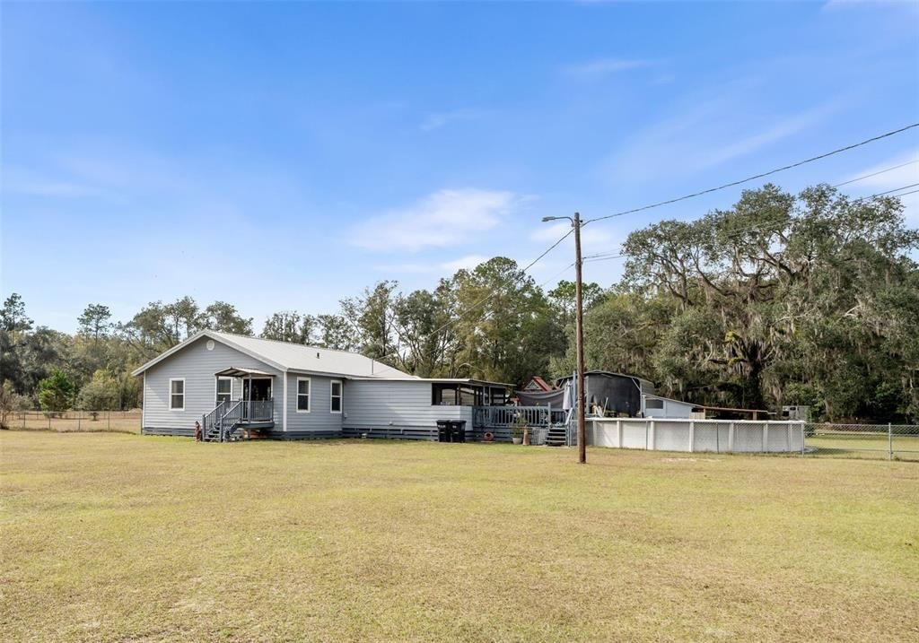 For Sale: $275,000 (3 beds, 3 baths, 1320 Square Feet)