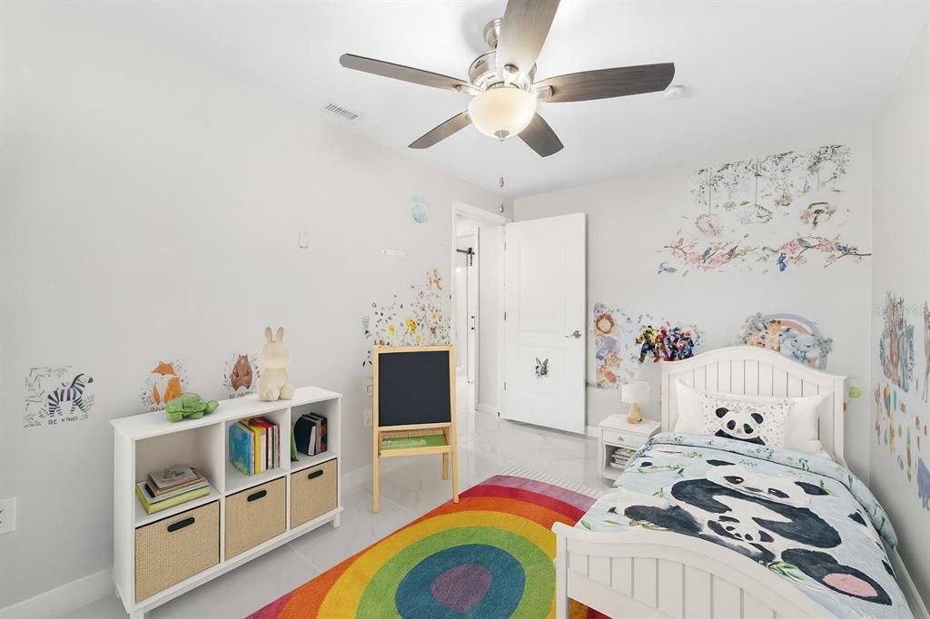 For Sale: $275,000 (3 beds, 3 baths, 1320 Square Feet)