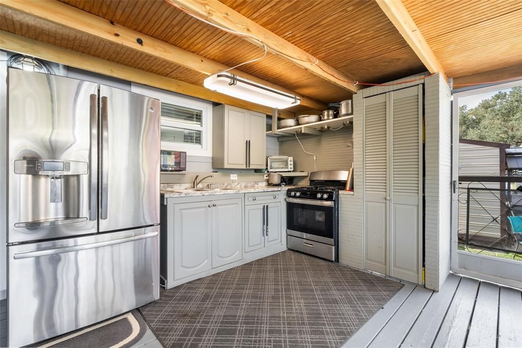 For Sale: $275,000 (3 beds, 3 baths, 1320 Square Feet)