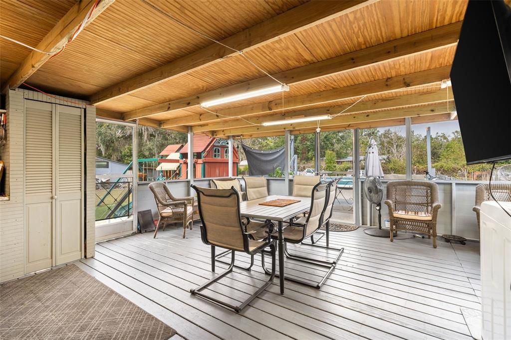 For Sale: $275,000 (3 beds, 3 baths, 1320 Square Feet)