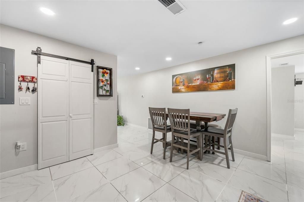 For Sale: $275,000 (3 beds, 3 baths, 1320 Square Feet)